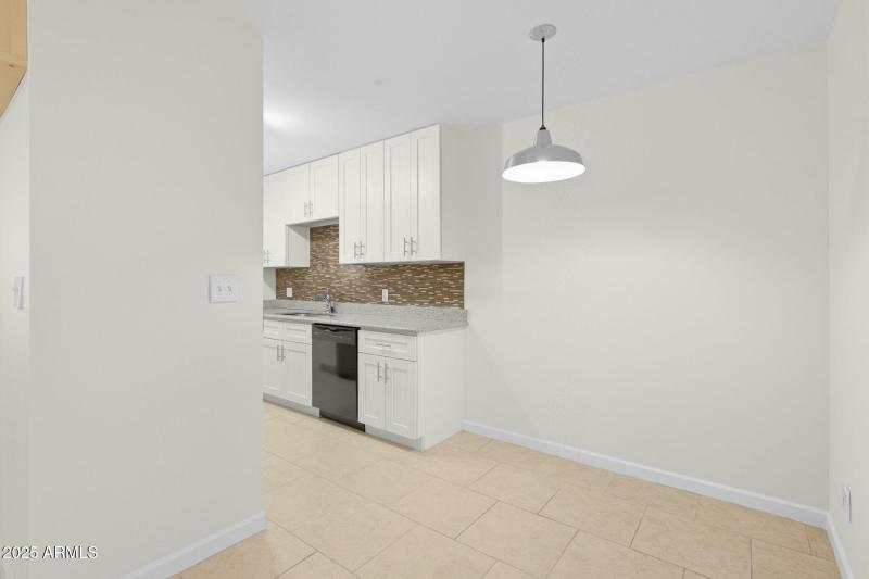 14-web-or-mls-749 E Montebello Ave-13