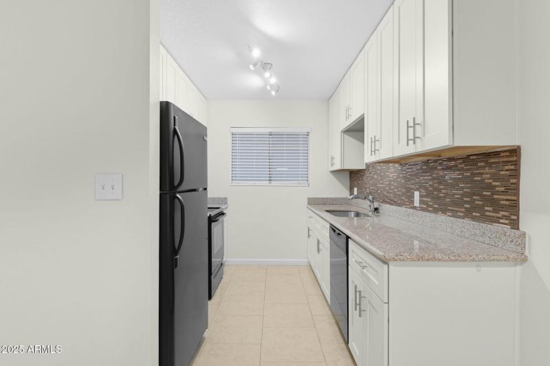 15-web-or-mls-749 E Montebello Ave-14