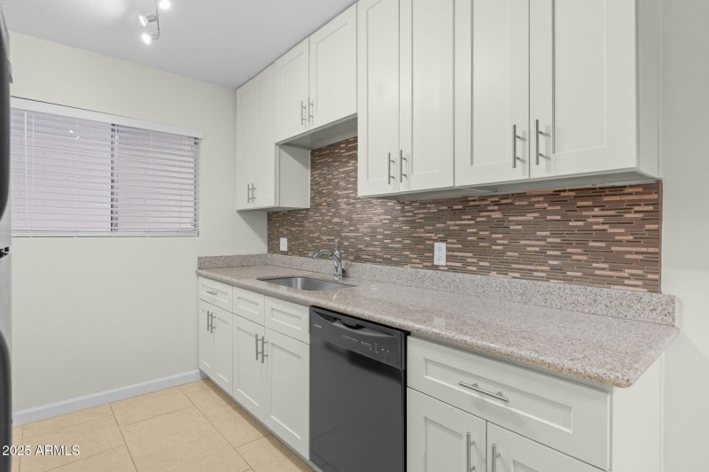 16-web-or-mls-749 E Montebello Ave-15