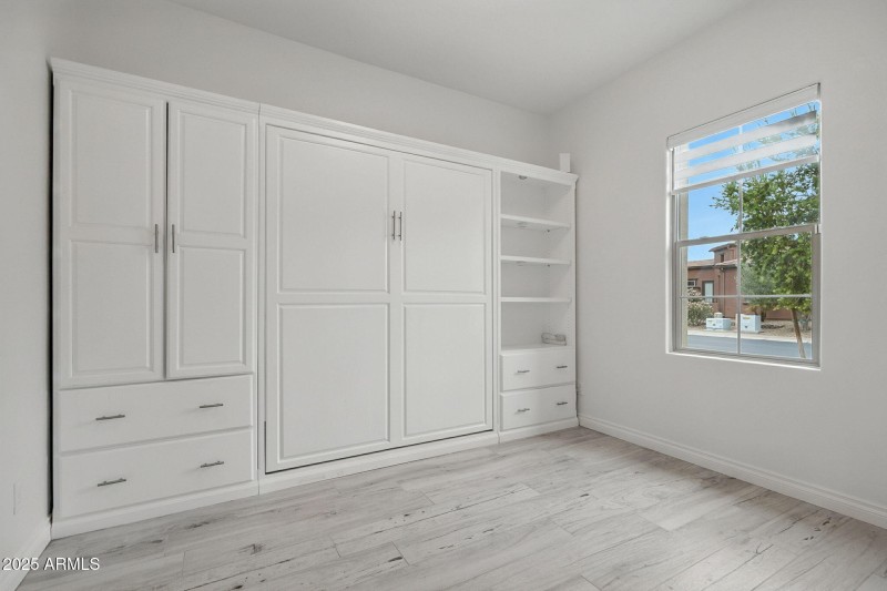 Den/office w/ Murphy bed