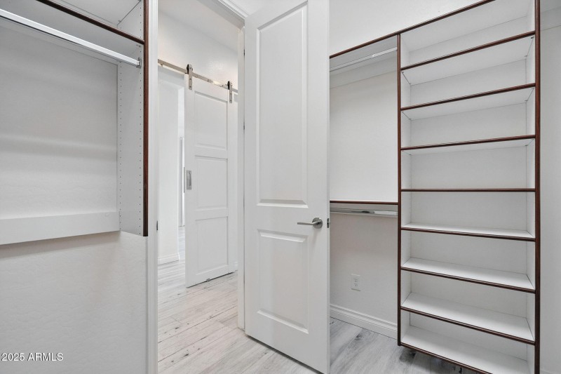 Dual closet in primary