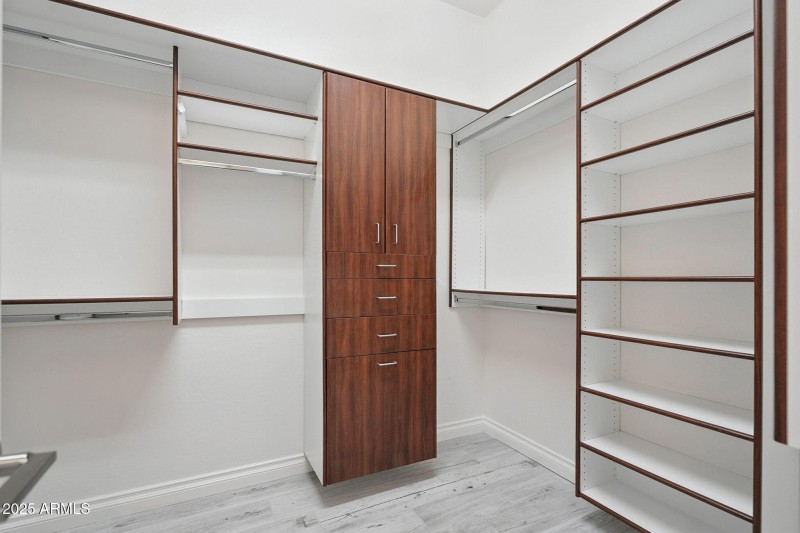 Dual closet in primary