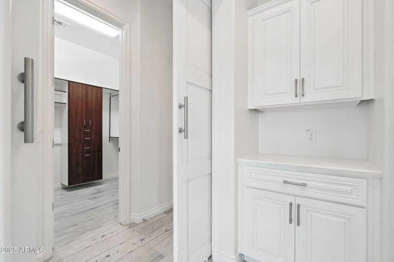 Entry to primary bath