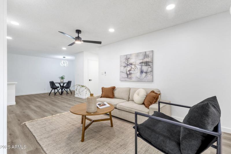 9-web-or-mls-5525-e-thomas-rd-m9