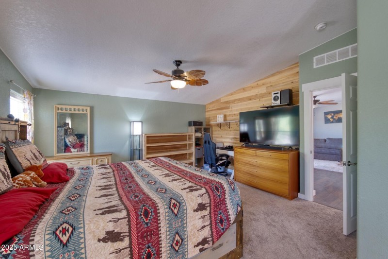 082156-1321 East Morris Lane