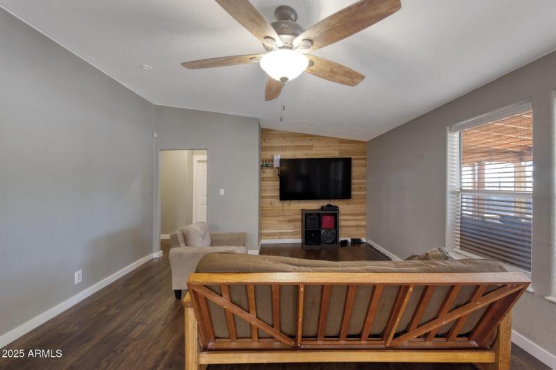 082211-1321 East Morris Lane