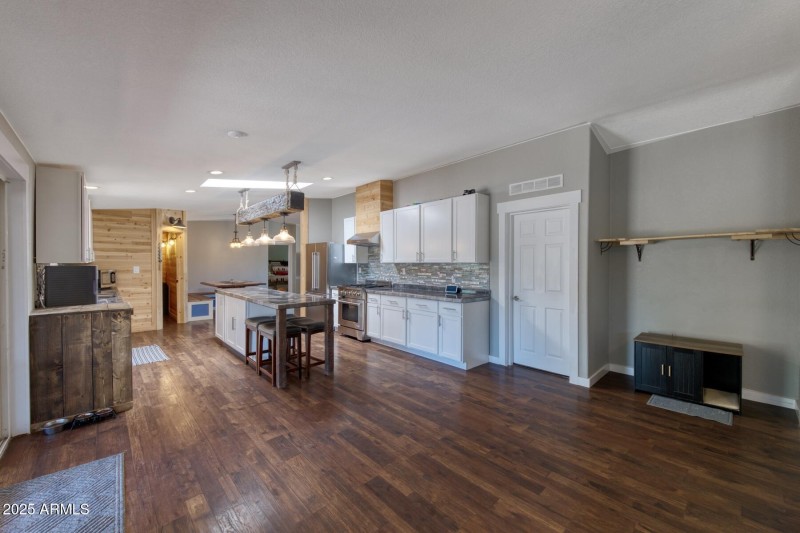 082241-1321 East Morris Lane