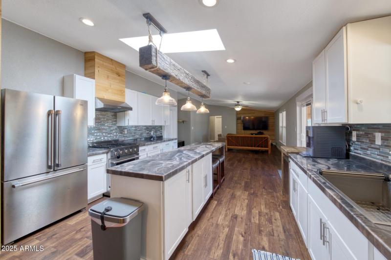 082251-1321 East Morris Lane