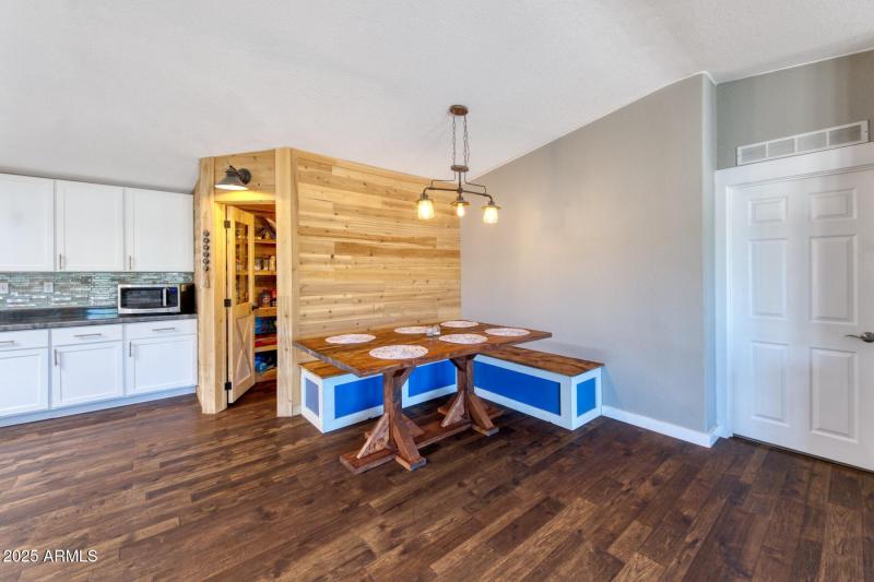 082341-1321 East Morris Lane