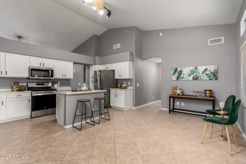 12 Rock Dining: Kitchen 1