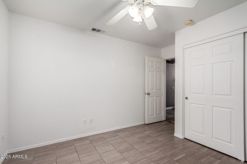 27 Rock Third Bedroom 2