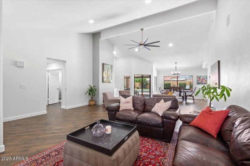 04-Family Room