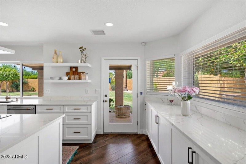 09-Kitchen