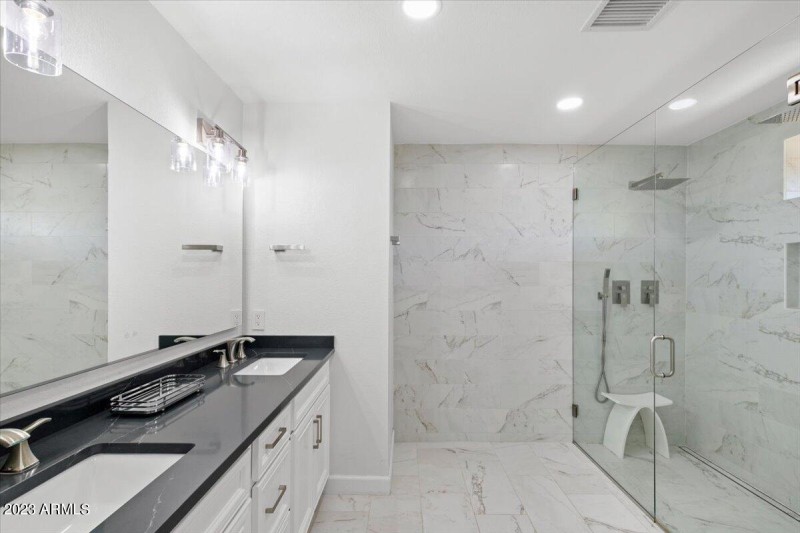 15-Bathroom