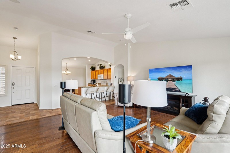 12-web-or-mls-W Vale Dr-S0509-012