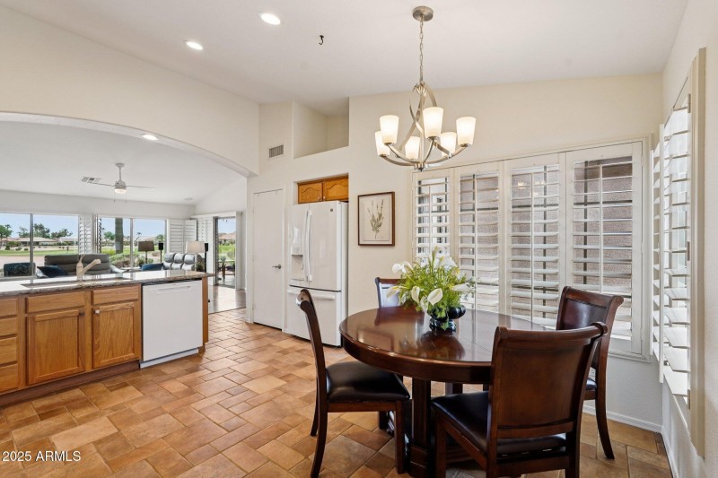 14-web-or-mls-W Vale Dr-S0509-014