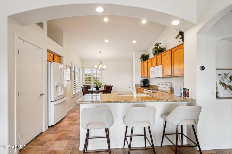 17-web-or-mls-W Vale Dr-S0509-017