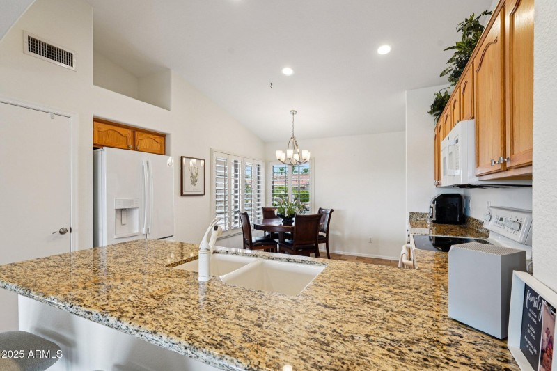 18-web-or-mls-W Vale Dr-S0509-018