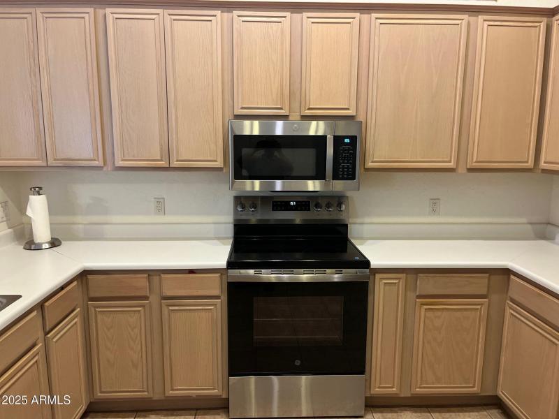 10 Kitchen - stove side