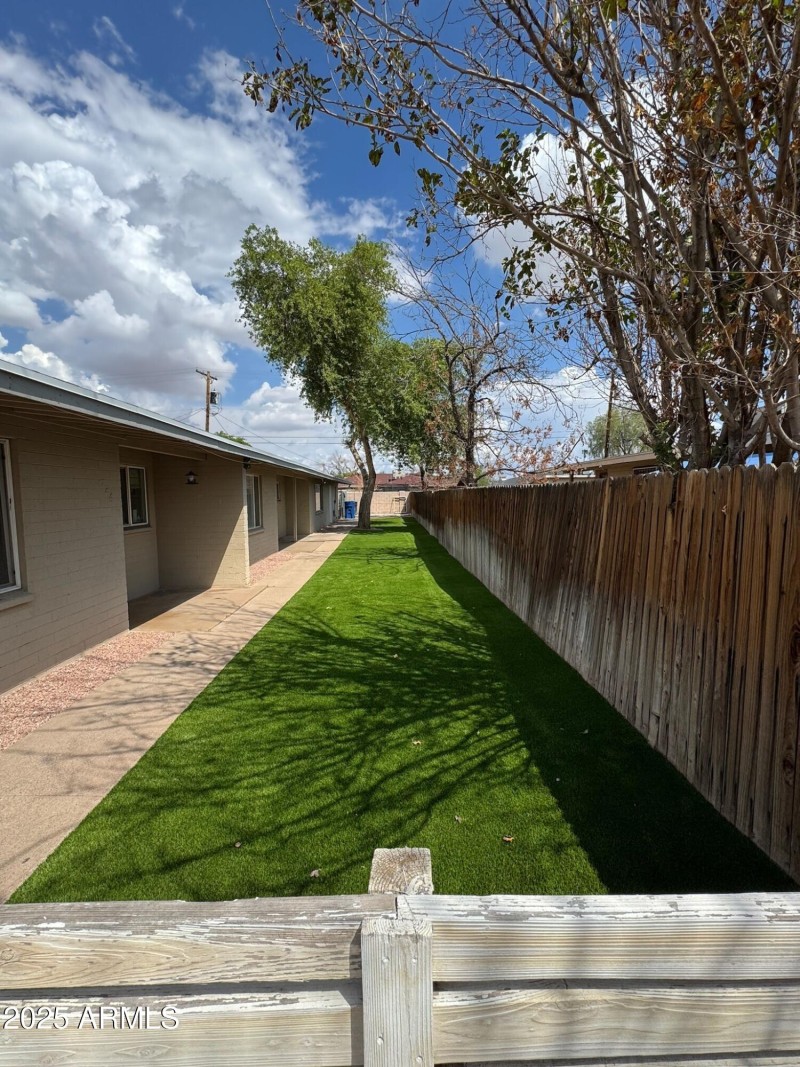 INTERIOR COURTYARD & PARK FOR TENANTS