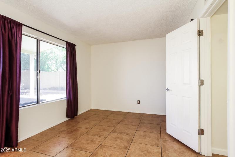 9-photo-Main-Bedroom