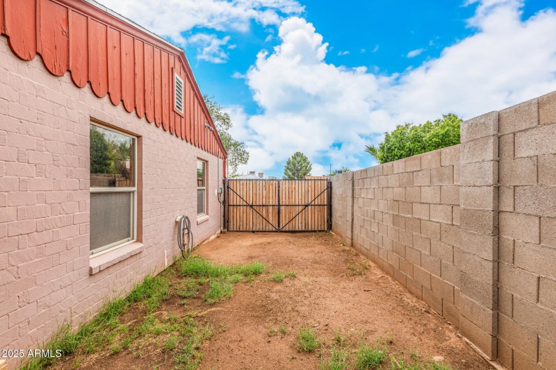 RV/Gatye Parking on Side/Front