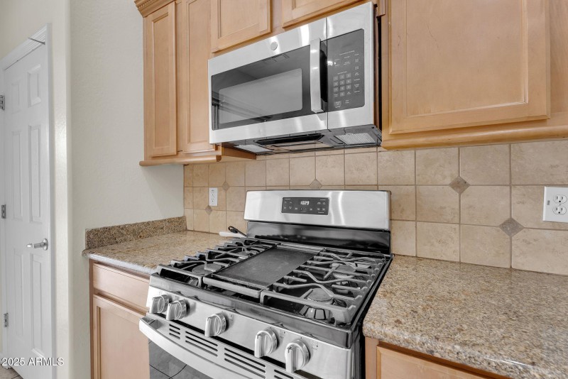 10-web-or-mls-39th Way-12