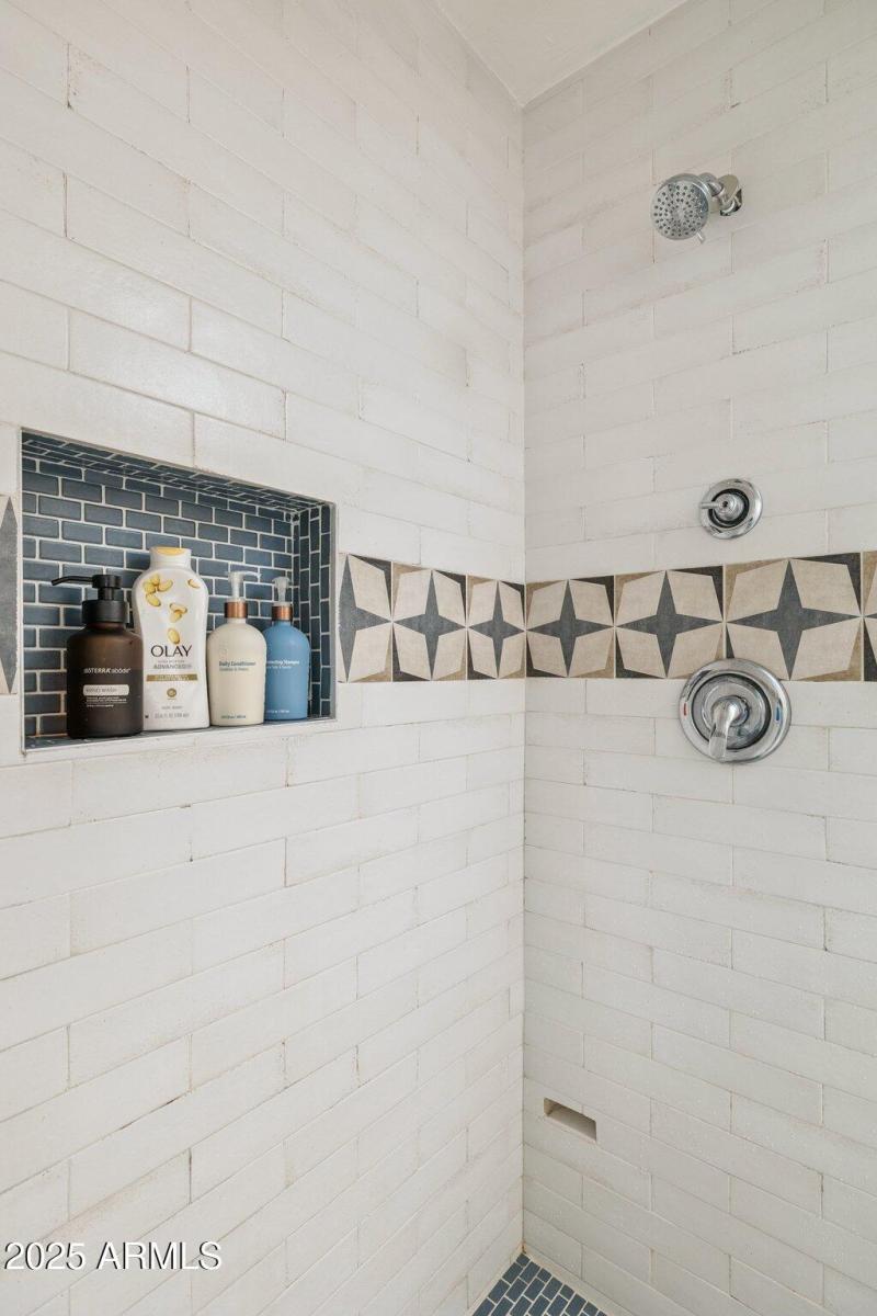 34-web-or-mls-16213-n-63rd-pl