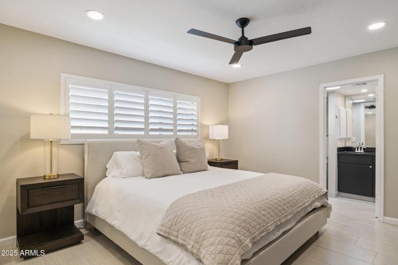 29-web-or-mls-16213-n-63rd-pl