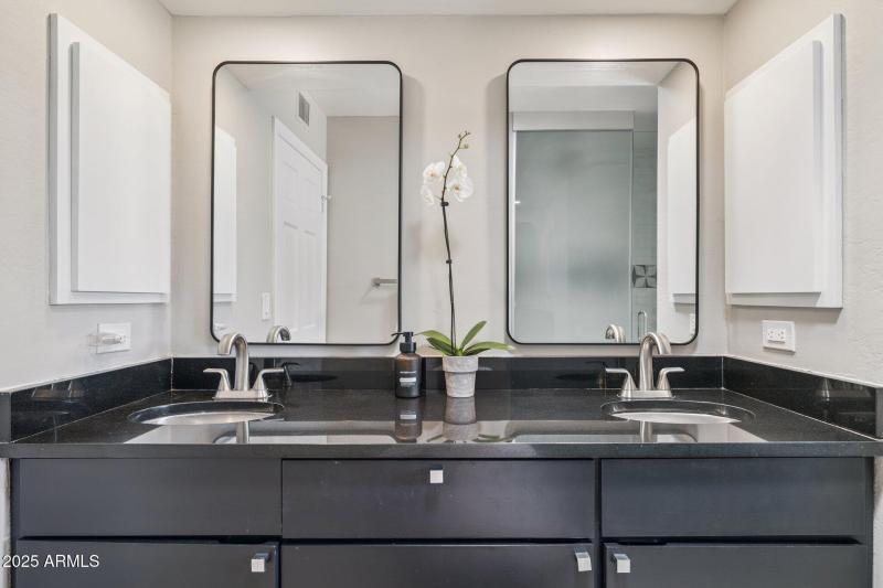 28-web-or-mls-16213-n-63rd-pl