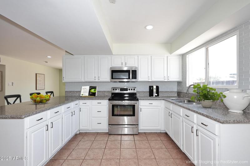 Staged Photo Kithen 2