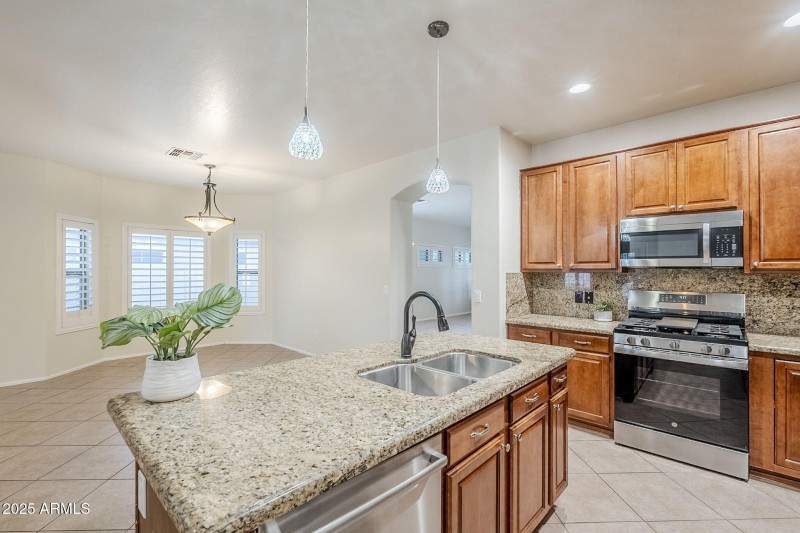 13-web-or-mls-Claxton-13