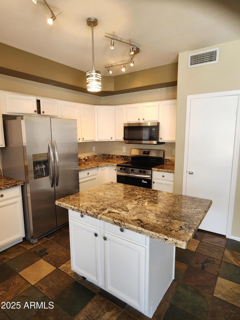 Large Island with Granite Counters