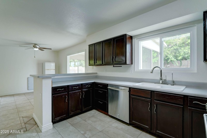 3450 E Glenhaven Dr-9