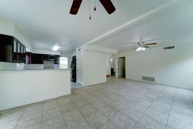 3450 E Glenhaven Dr-14