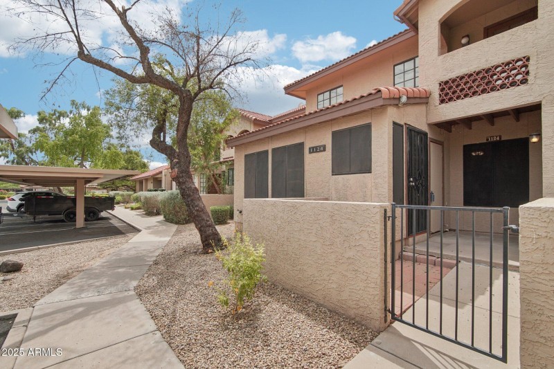 2-web-or-mls-E Belleview Pl-S0409-002