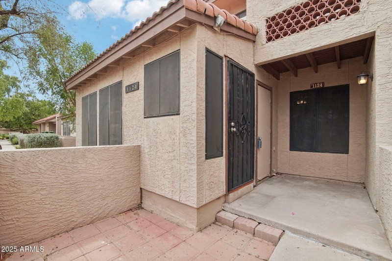 3-web-or-mls-E Belleview Pl-S0409-003