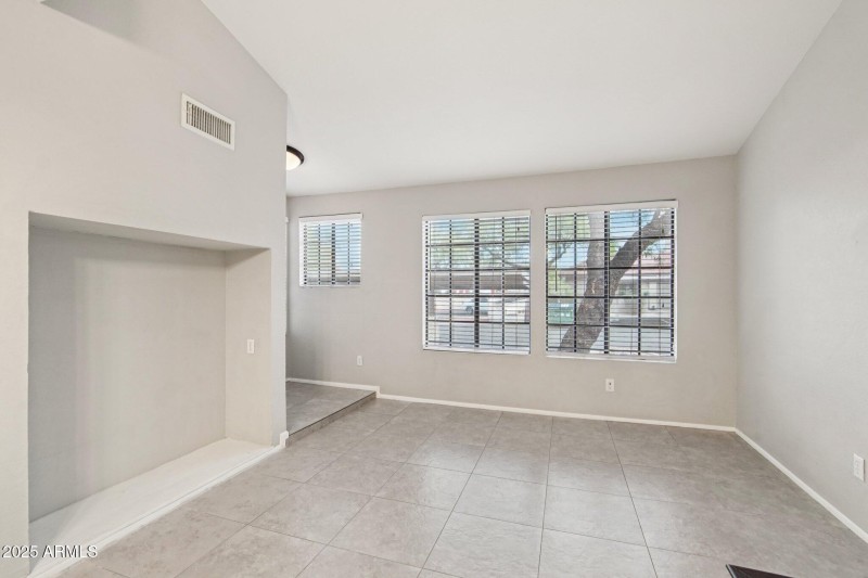 13-web-or-mls-E Belleview Pl-S0409-013