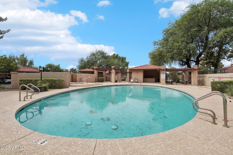 21-web-or-mls-E Belleview Pl-0409-901