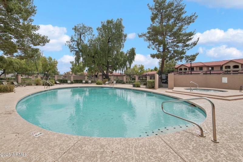 22-web-or-mls-E Belleview Pl-0409-902