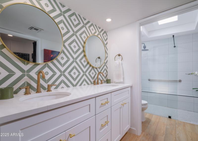 Listings_4540_N_44thSt_Unit21_Images-29