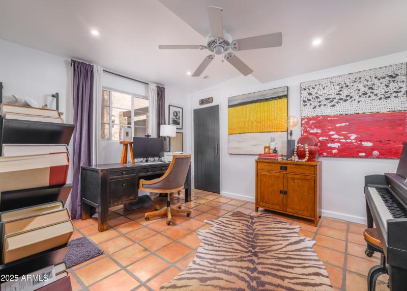 Listings_4540_N_44thSt_Unit21_Images-35