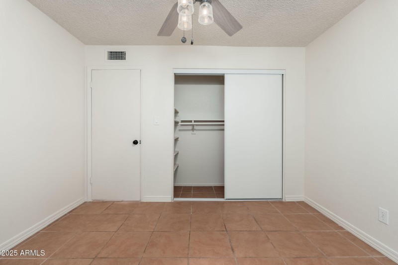 8902 W Columbus Ave - 021