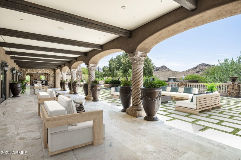 Spacious Patio