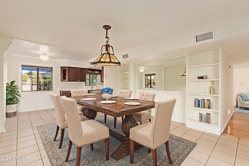 V staged Dining Room - Standard - 1