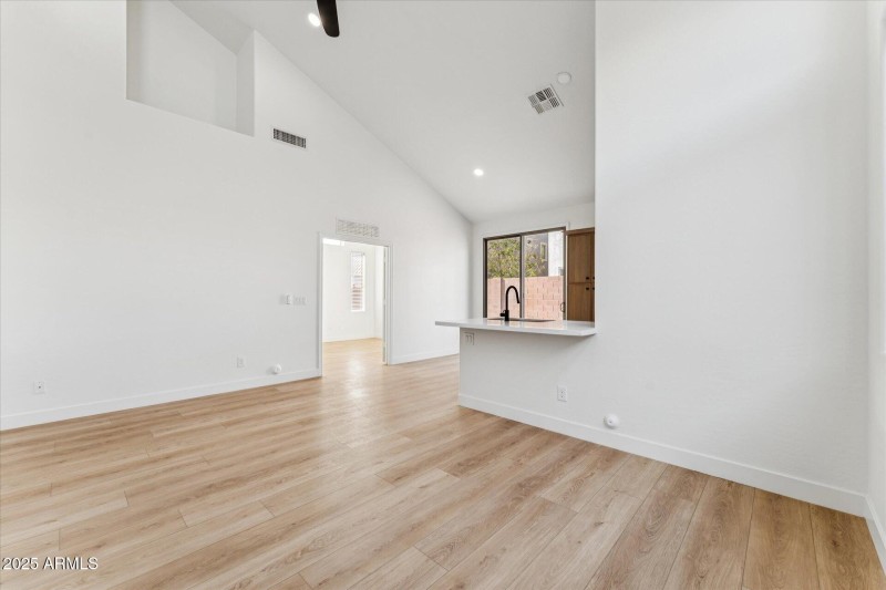 04-004-living-room