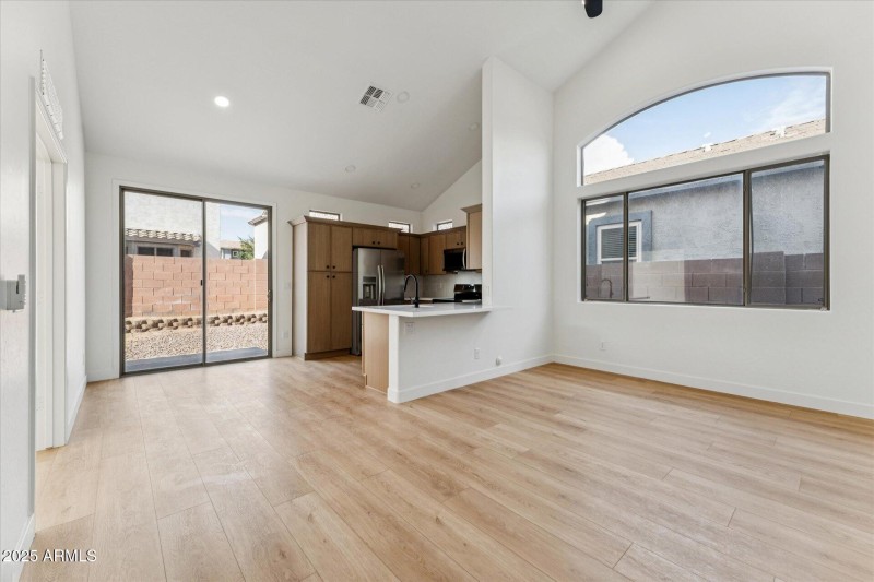 05-005-living-room