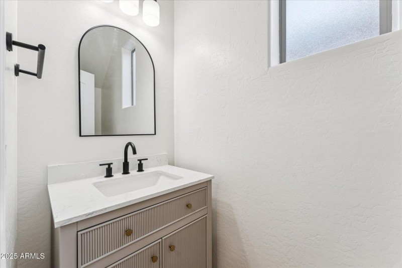 10-010-half-bath
