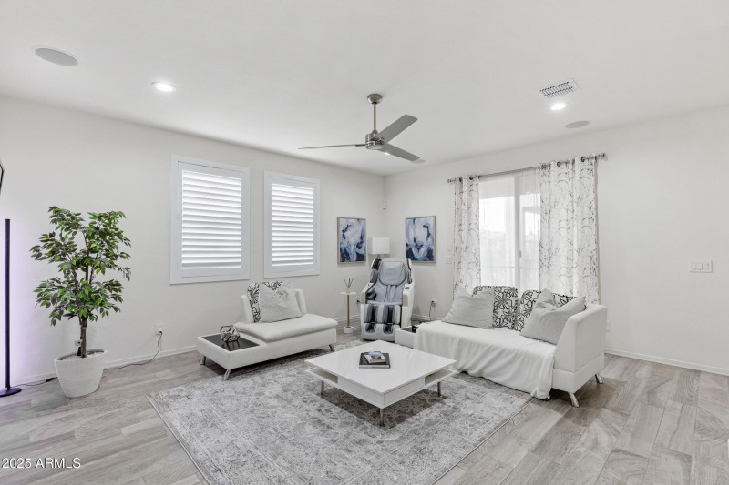 1201 S Tumbleweed Ln