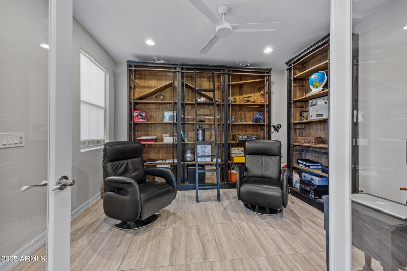 2423 N Beverly Pl-22